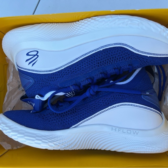 Men’s size 8M -UNDER ARMOUR CURRY FLOW 8
3023085-402 Blue. main image 4